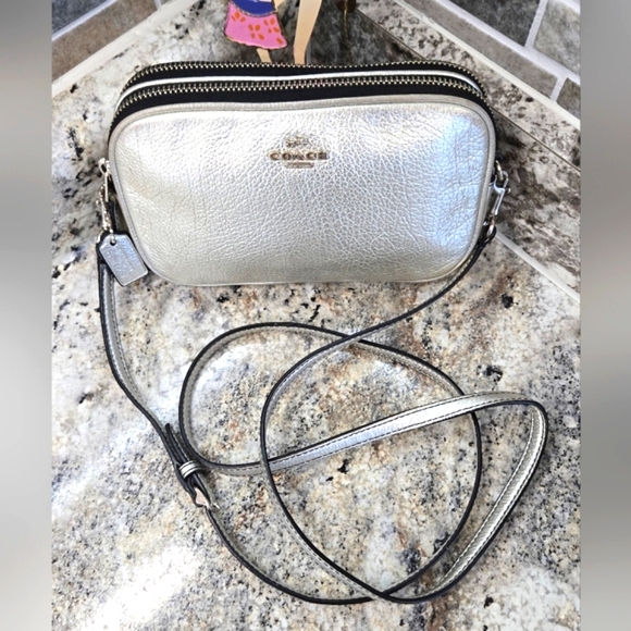 COACH SILVER CROSSBODY IN PEBBLE LEATHER EUC - Picture 4 of 16